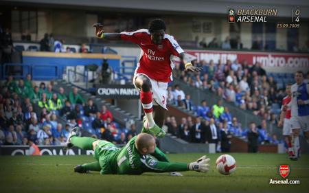 <center>Adebayor Hits A Superb Hat-Trick